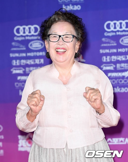 Dàn mỹ nhân điện ảnh Hàn khoe sắc tại thảm đỏ The Seoul Awards ảnh 11 Dan my nhan dien anh Han khoe sac tai tham do The Seoul Awards anh 11