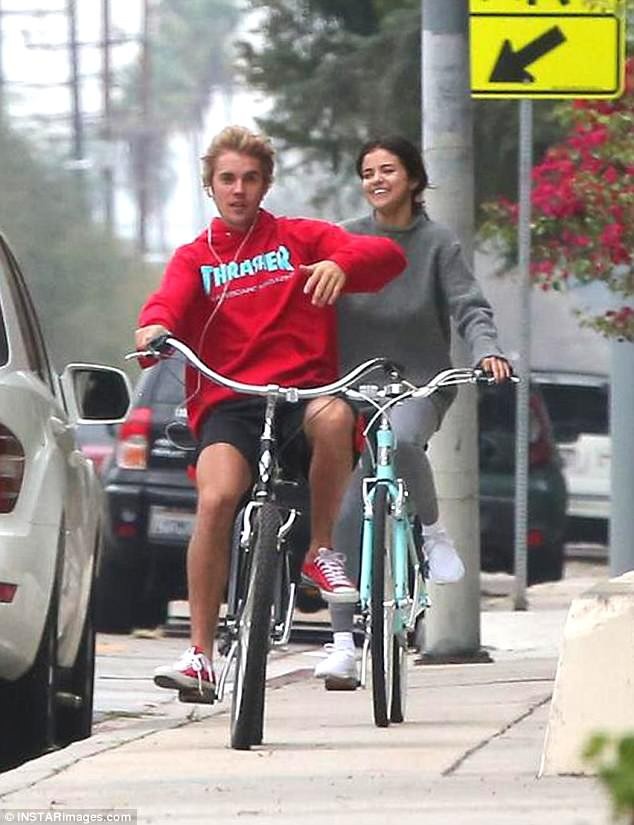 Justin Bieber và Selena Gomez hẹn hò ảnh 2 Justin Bieber va Selena Gomez hen ho anh 2