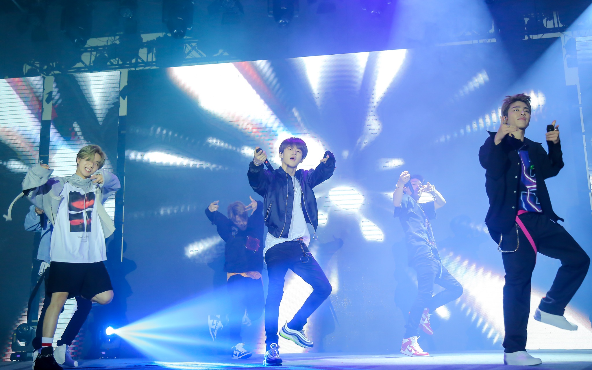 iKon bieu dien o Viet Nam anh 1