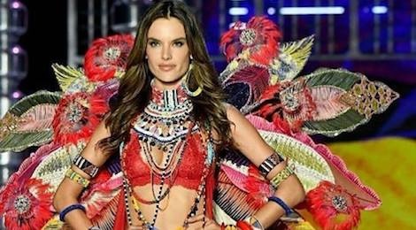 Alessandra Ambrosio noi loi chia tay tai hau truong buoi dien hinh anh