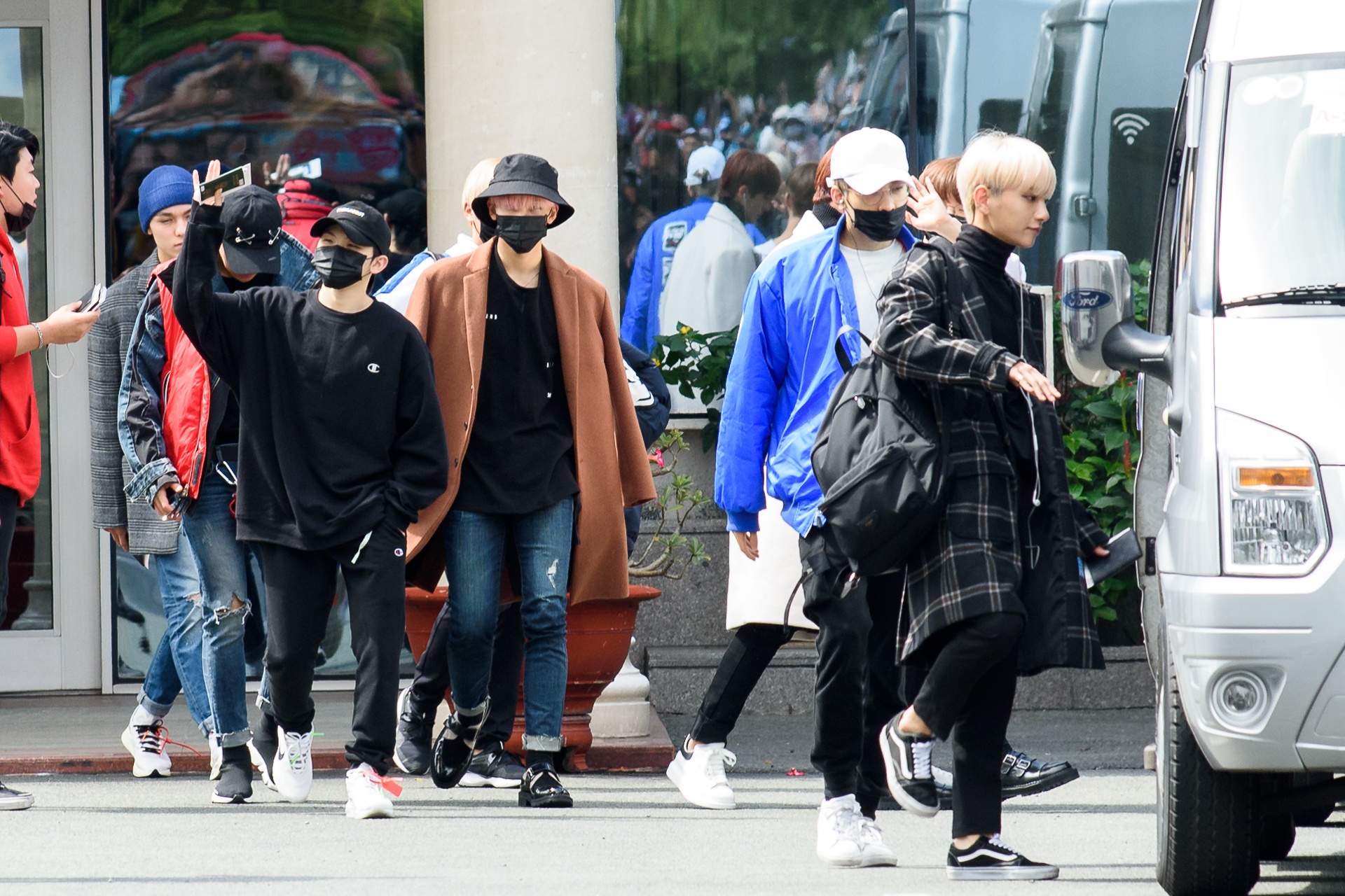 SEVENTEEN tới sài gòn ảnh 3 SEVENTEEN toi sai gon anh 3