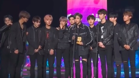 WANNA ONE danh giai Nhom nhac nam xuat sac nhat MAMA 2017 hinh anh