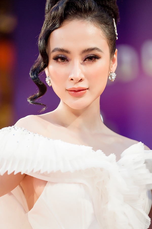 Angela Phuong Trinh trang diem moi teu anh 2