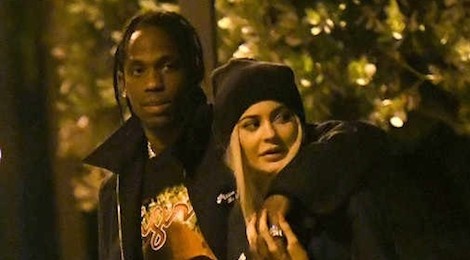 Kylie Jenner lo lang ban trai khong chung thuy trong luc co mang bau hinh anh