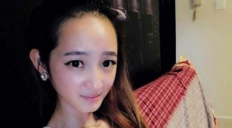 Nu dien vien 22 tuoi nhay cau tu tu vi truc trac tinh cam hinh anh