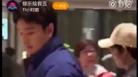 Gia Nai Luong di cung con gai sau scandal ngoai tinh cua vo hinh anh