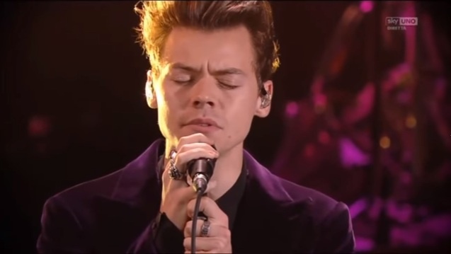 Harry Styles hat live ca khuc 'Sign of the times' hinh anh