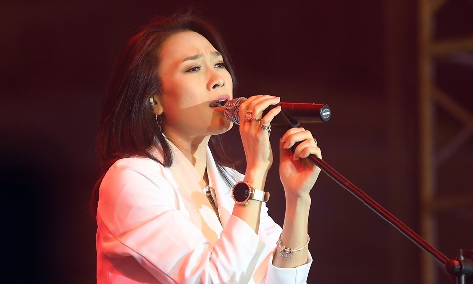 My Tam lot vao Billboard: Binh thuong hay dang tu hao? hinh anh