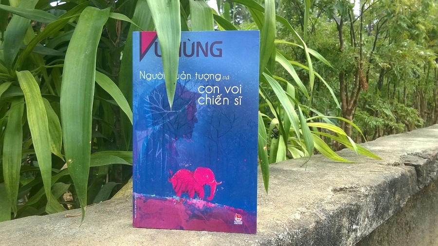 'Nguoi quan tuong va con voi chien si': Ban hung ca giua dai ngan hinh anh