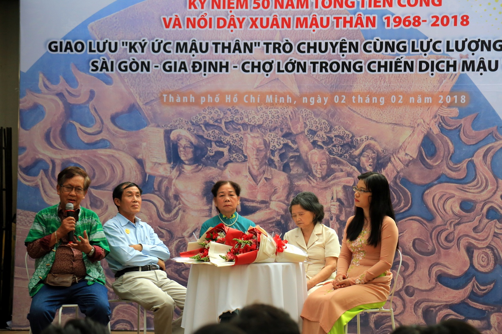 giao luu ky uc mau than anh 1