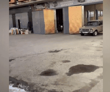 Chiec oto dac biet co the phun ra lua tu den pha hinh anh