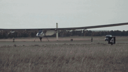 May bay khong nguoi lai chay bang nang luong Mat Troi hinh anh