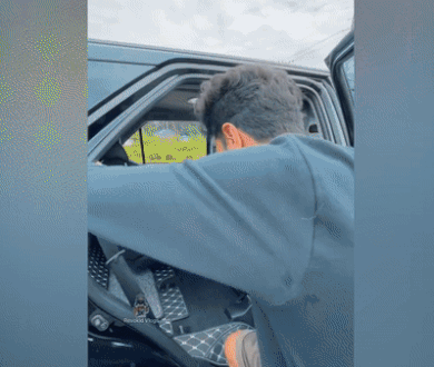 Nha ve sinh di dong tren Toyota Fortuner hinh anh