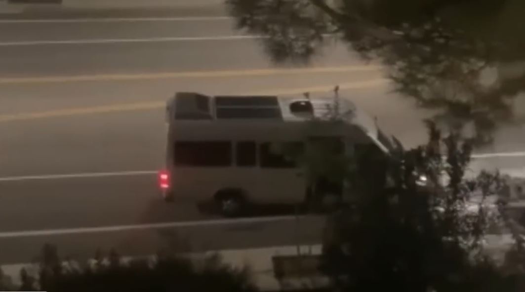 Goi cau cuu trong dem, nguoi phu nu My nghi bi bat coc hinh anh