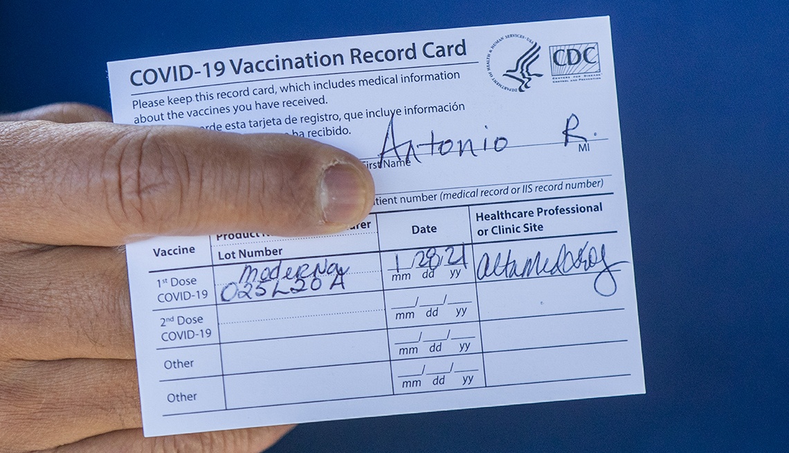 Chung nhan tiem vaccine duoc ban voi gia 70 USD o My hinh anh