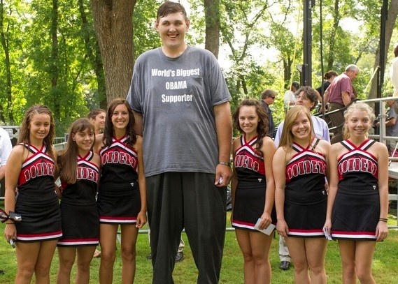 Nguoi dan ong cao nhat nuoc My qua doi o tuoi 38 hinh anh