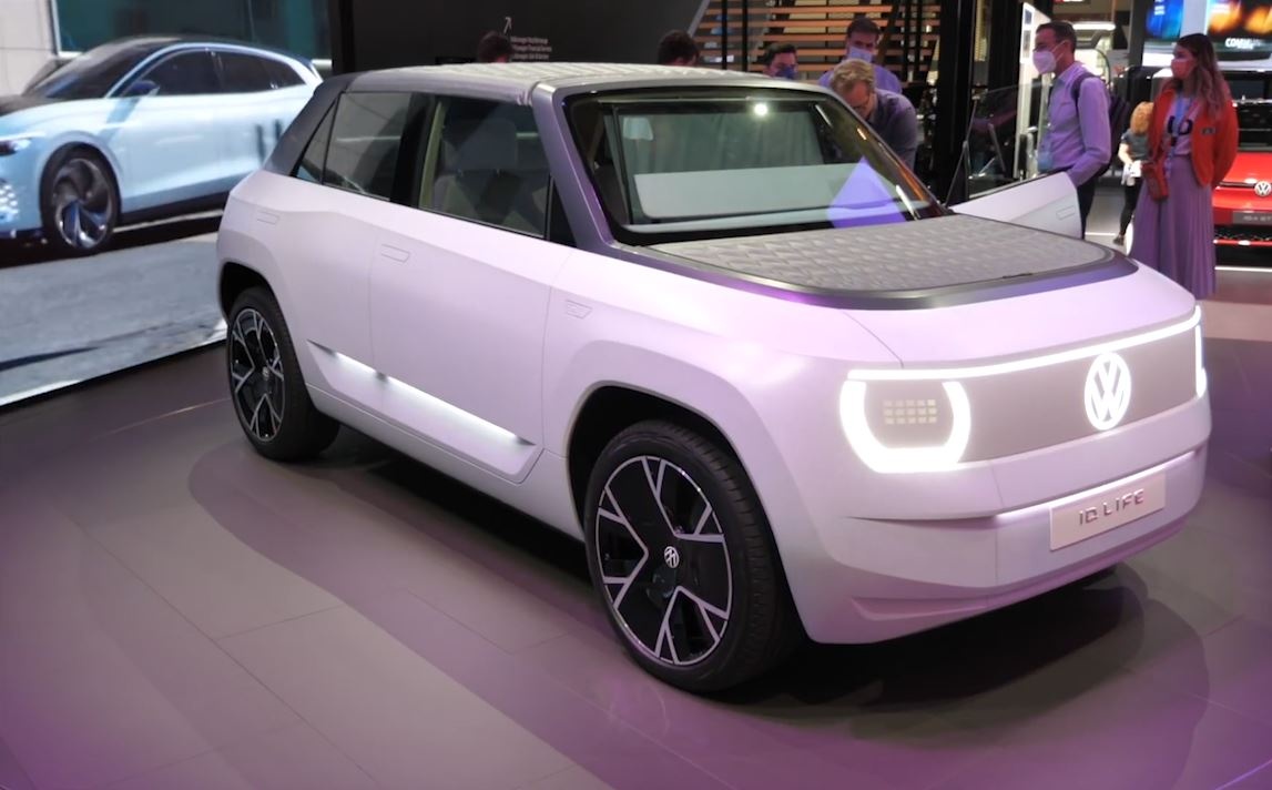 Xe dien Volkswagen ID Life duoc trang bi rap chieu phim hinh anh