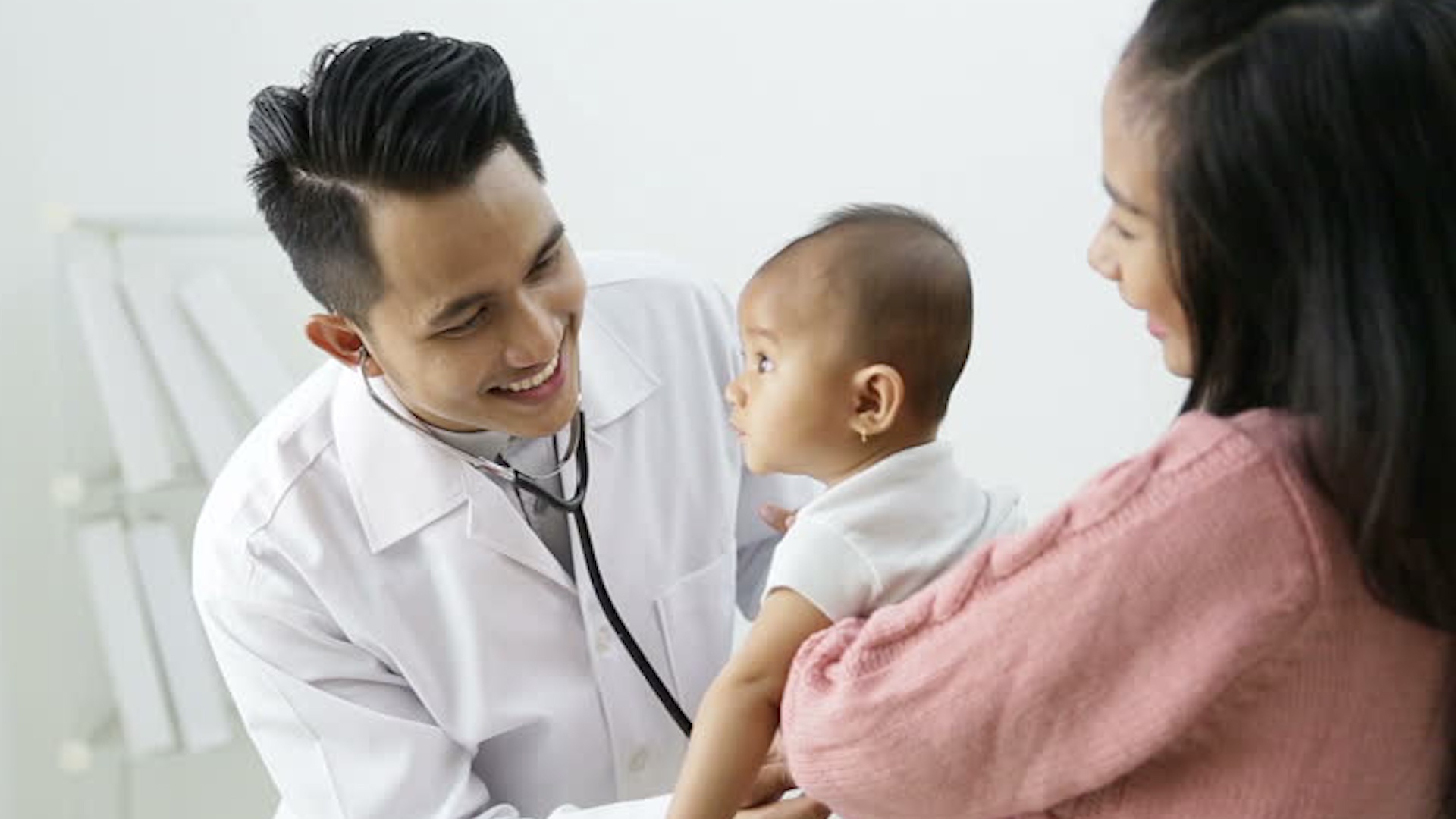 So benh viem gan bi an, cha me tu y xet nghiem men gan cho con hinh anh