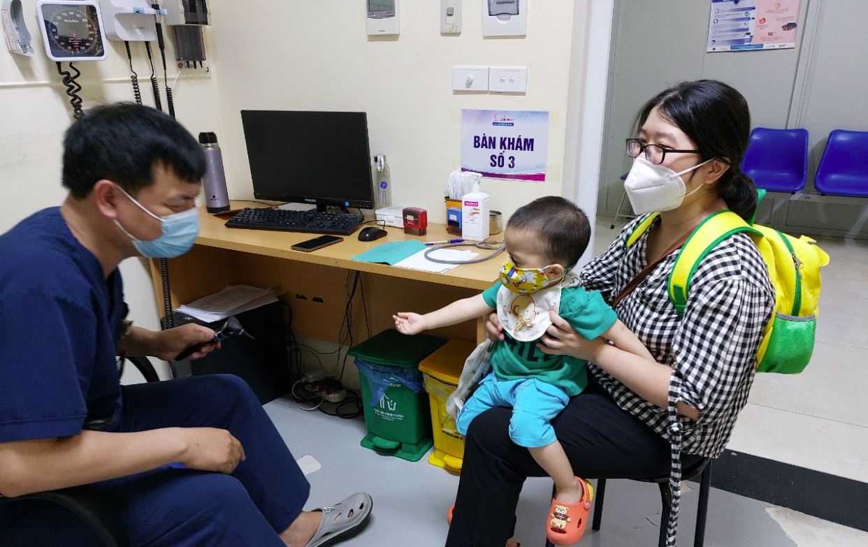 Nguyen nhan khien nhieu tre non oi, tieu chay phai nhap vien hinh anh