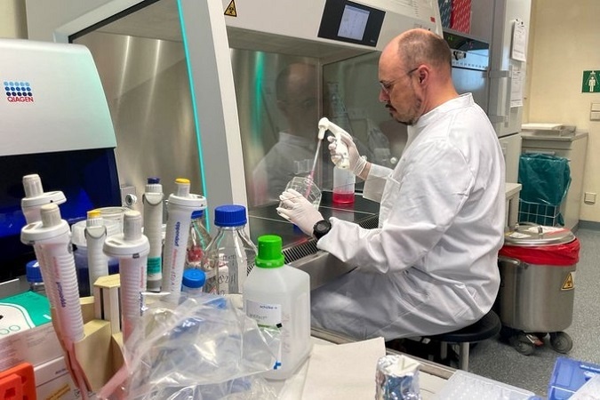 Canada va Duc gia tang so ca mac dau mua khi hinh anh