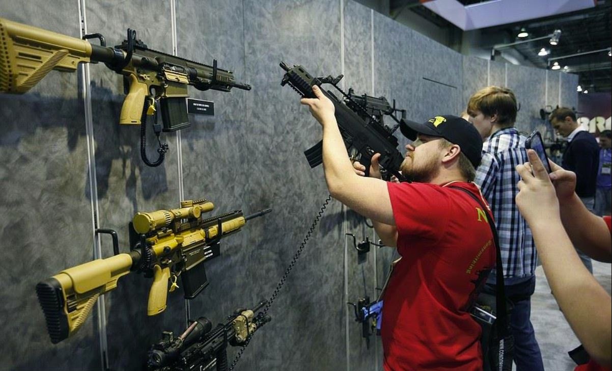 Bao luc sung dan gay am anh truong hoc My hinh anh