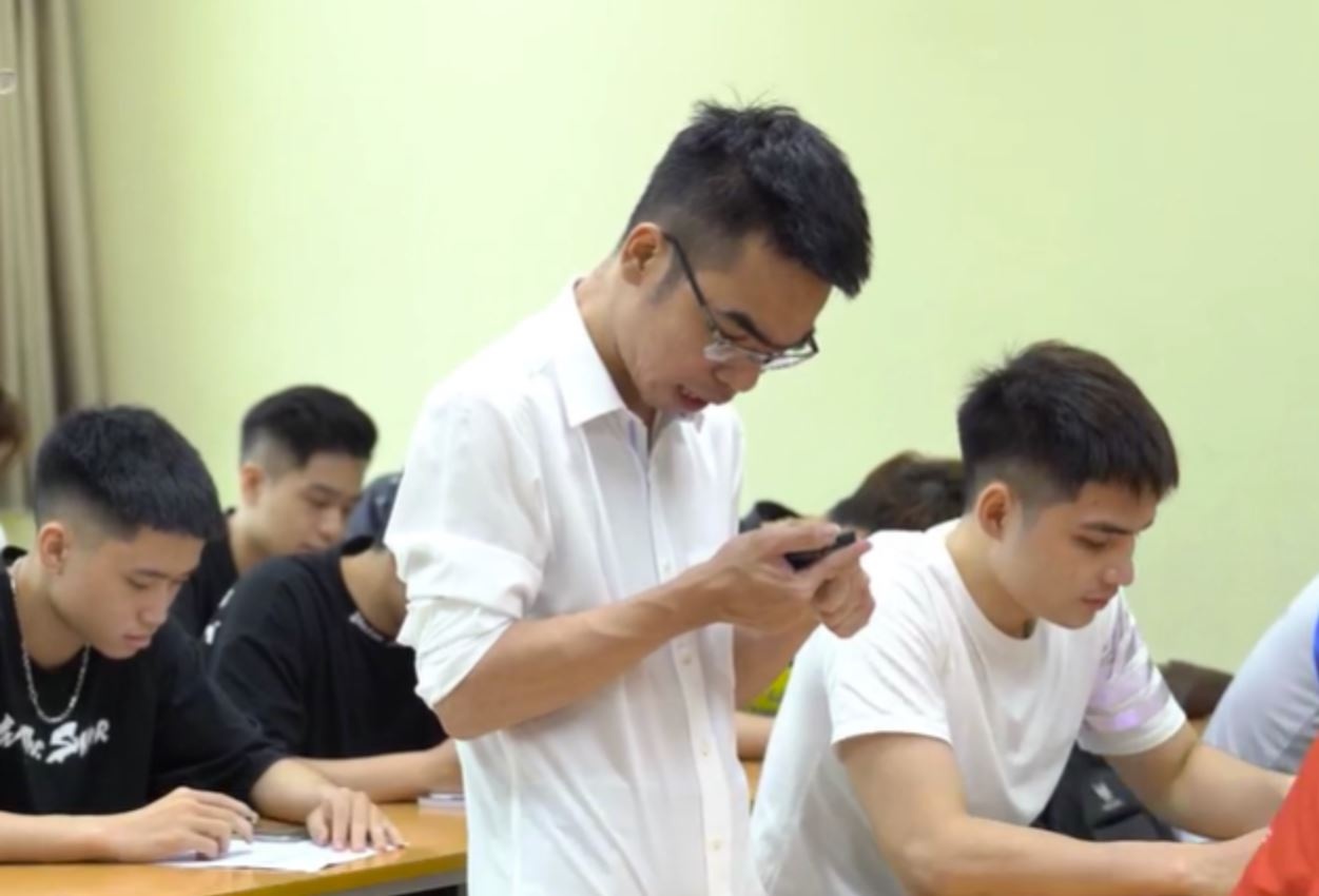 Chang lap trinh vien bai nao co thu nhap tram trieu dong hinh anh