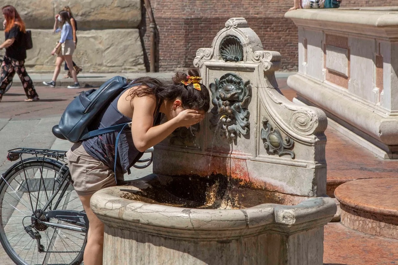 Nang nong thieu dot chau Au hinh anh