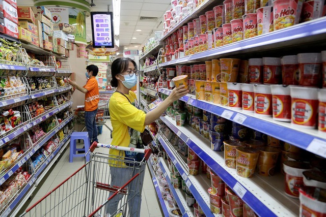 Moi thu tang gia, nguoi dan that chat chi tieu hinh anh