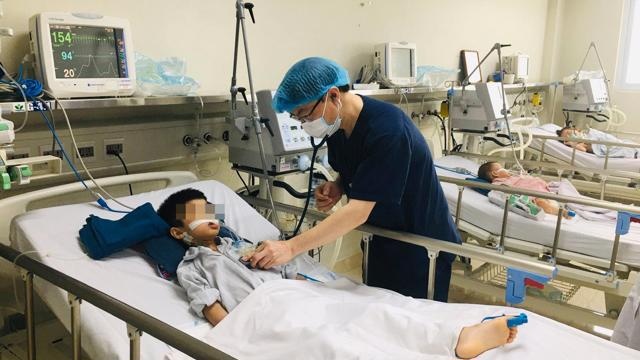 Nhieu tre bi viem nao Nhat Ban nang do chua tiem vaccine day du hinh anh