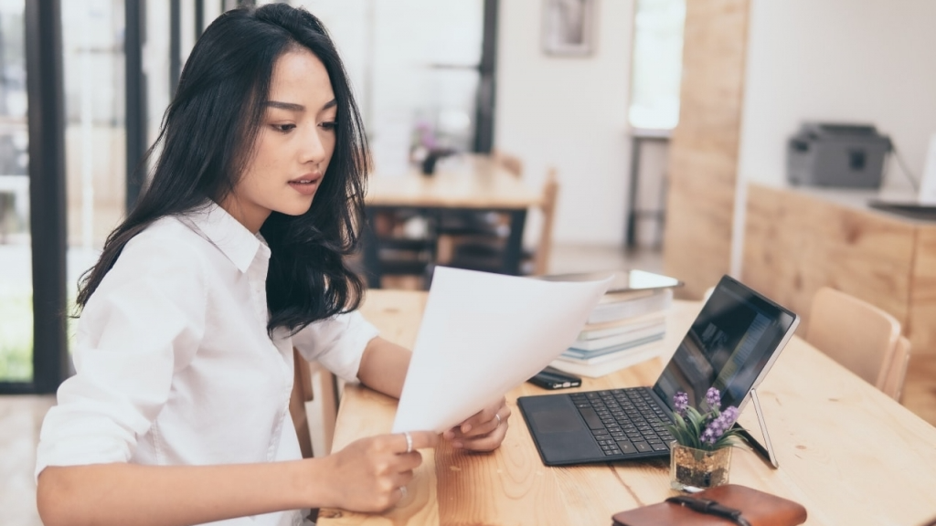 Gioi tre Nhat Ban thich lam viec o quan ca phe hon van phong hinh anh