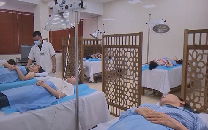 Sai lam khi chong nong, nhieu benh nhan bi liet day than kinh so 7 hinh anh