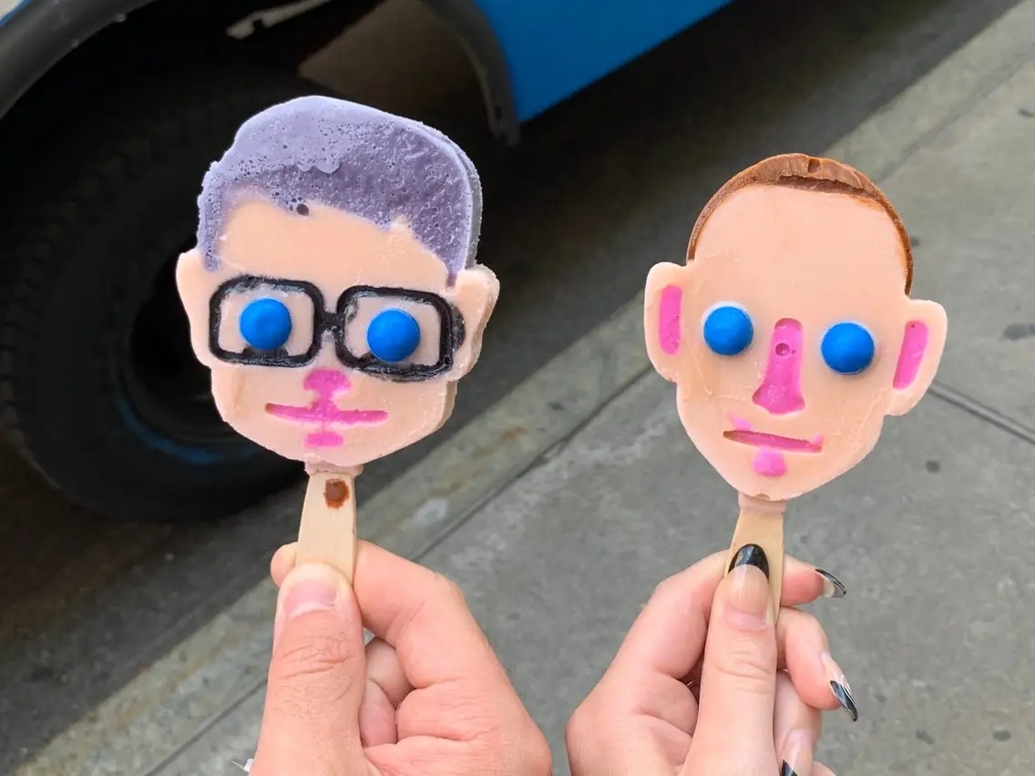 Kem hinh ty phu Elon Musk, Jeff Bezos chay hang o My hinh anh