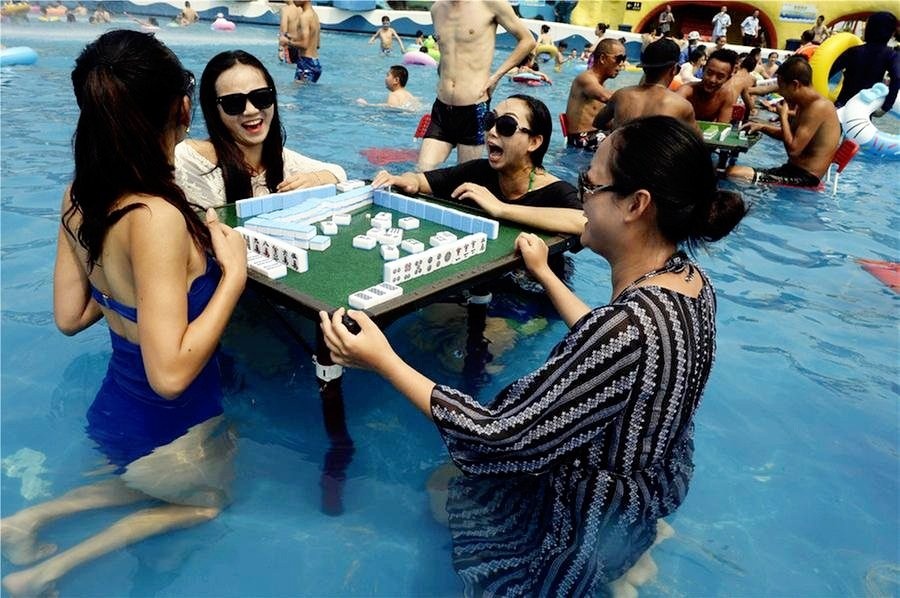 Nguoi Trung Quoc danh mat chuoc o ho boi de tranh nong hinh anh