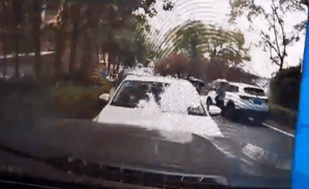 Chiec BMW mat lai, lao vao sinh vien o Trung Quoc hinh anh