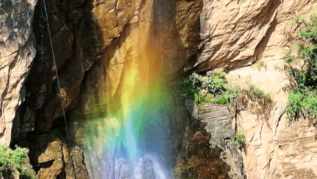 Thac nuoc cau vong xuat hien o Trung Quoc hinh anh