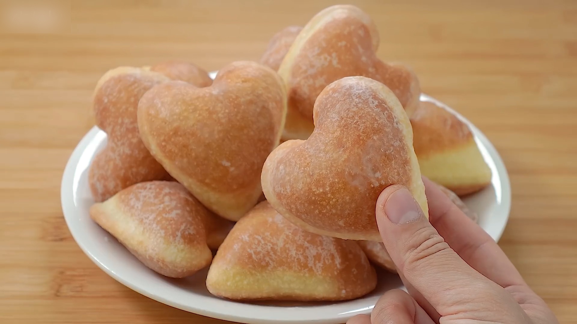 Cach lam banh ran chi voi mot qua trung hinh anh