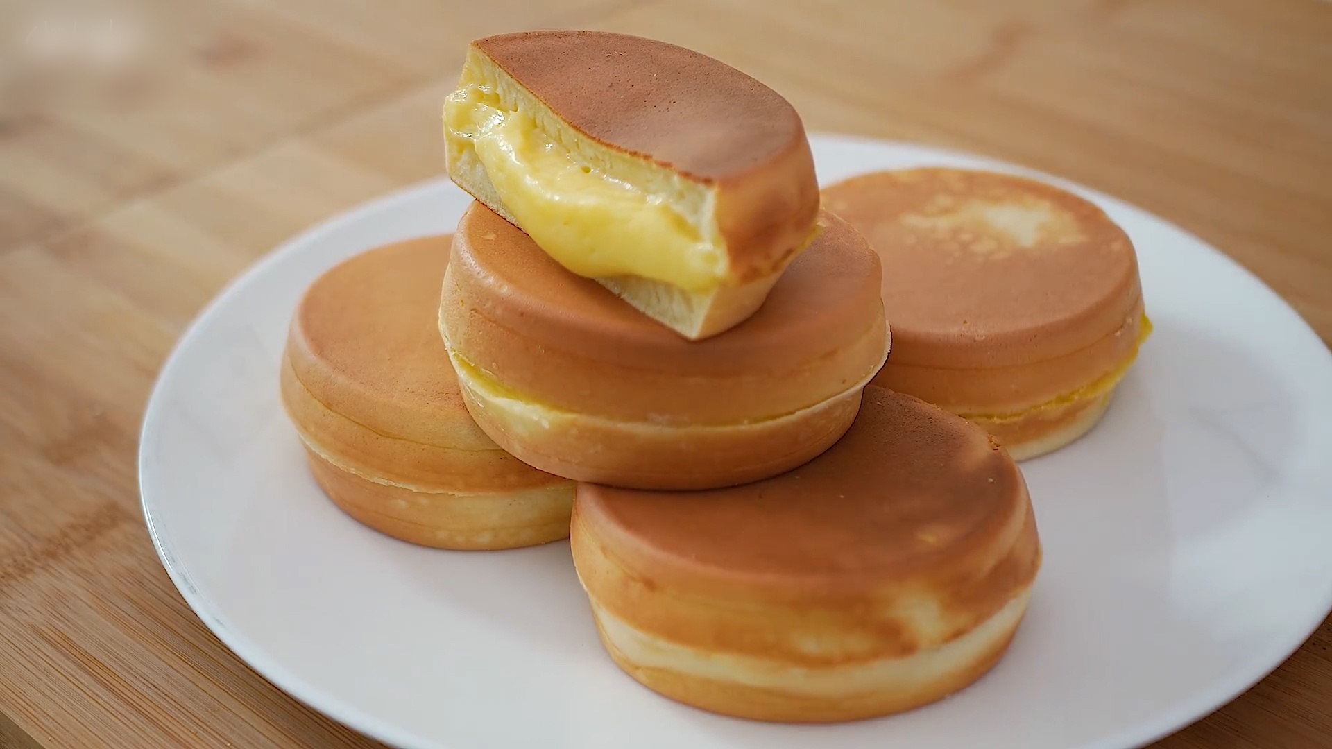 Cach lam banh kep kem sua trung beo ngay hinh anh