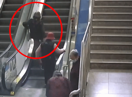 Cu ba nga nhao khi di thang cuon o Trung Quoc hinh anh