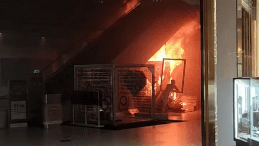 Chay lon o trung tam mua sam Thai Lan hinh anh