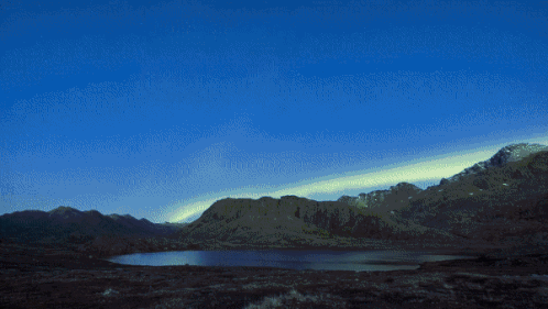 Cuc quang 'nhay mua' tren bau troi day sao o Greenland hinh anh