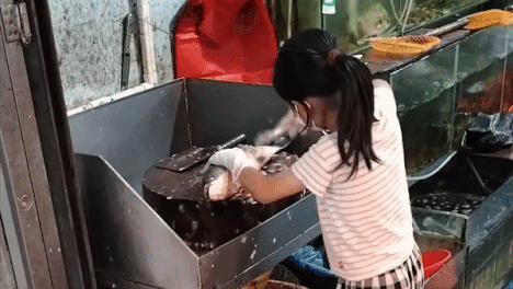 Ky nang dung dao dieu luyen cua be gai 9 tuoi hinh anh