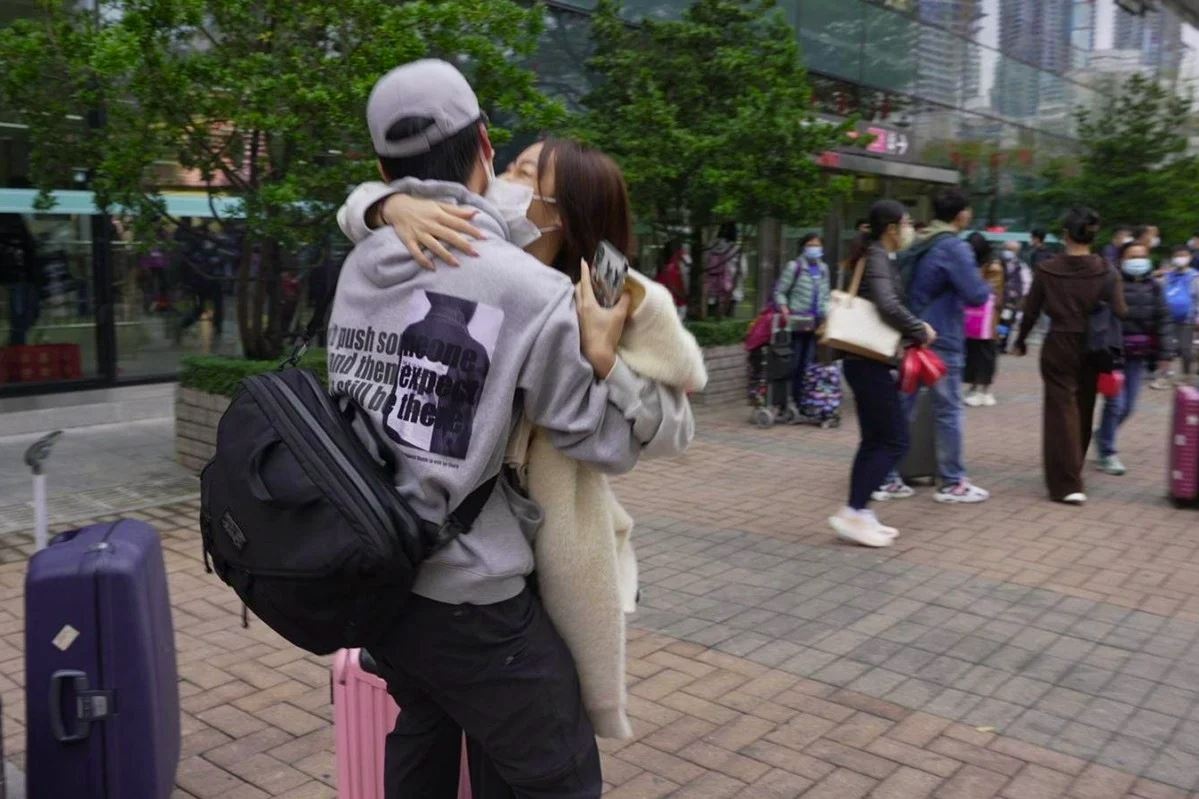 Cap doi Trung Quoc vo oa khi doan tu sau 6 thang xa cach hinh anh