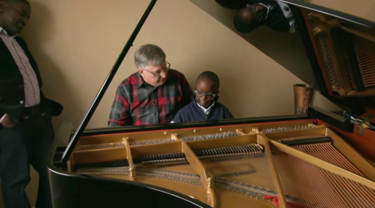 Be trai tu ky co tai danh dan hinh anh