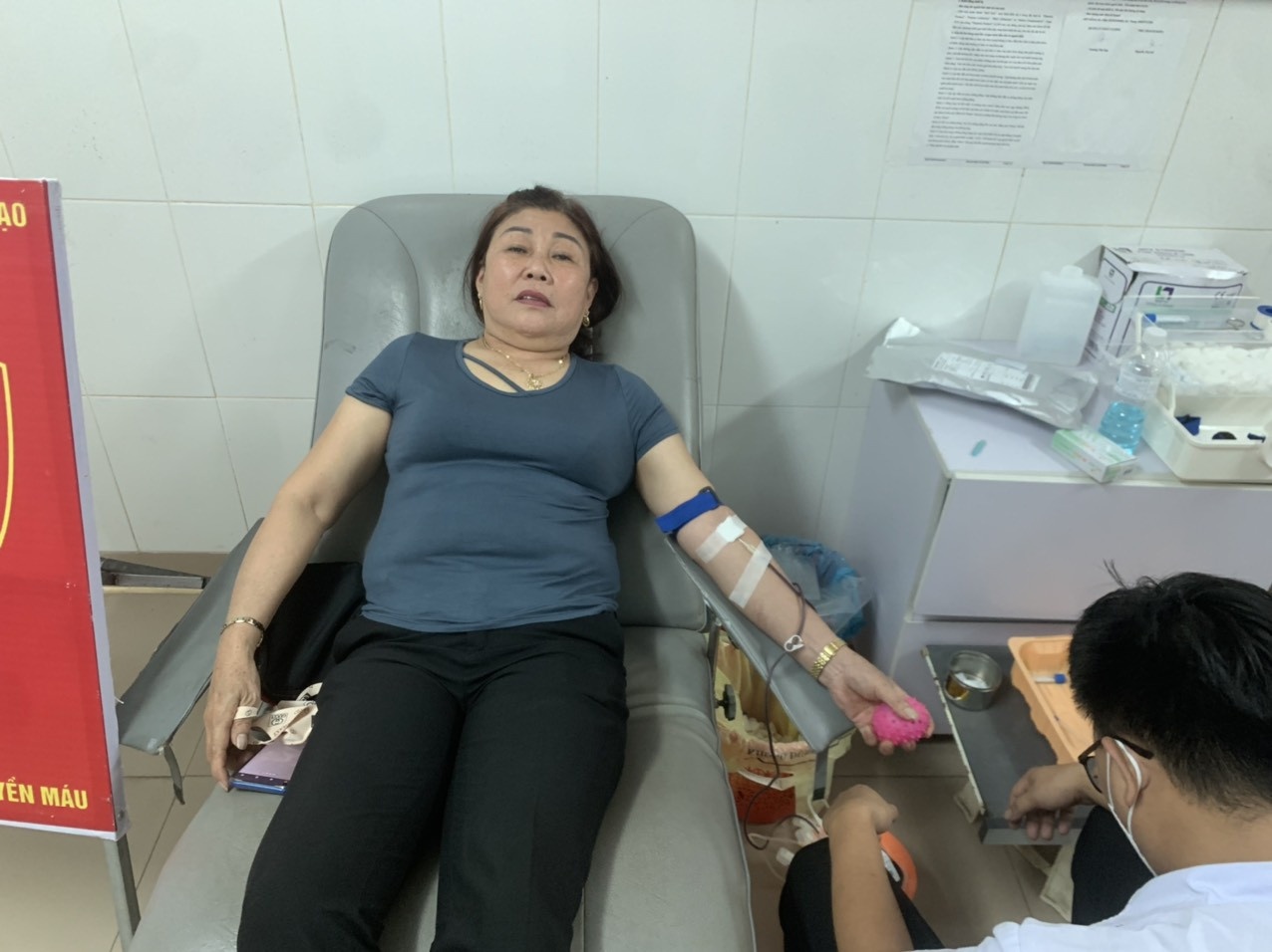 Hien mau cuu nguoi anh 1