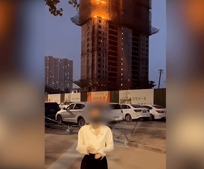 TikToker dang clip nhay mua truoc vu chay gay phan no hinh anh