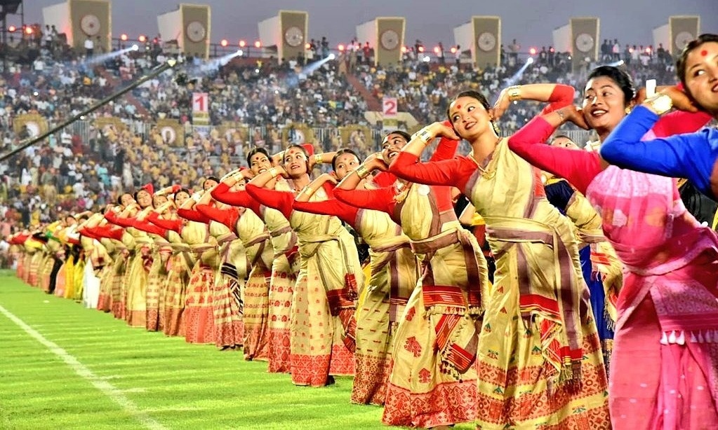 Man trinh dien mua Bihu co nhieu nguoi tham gia nhat tren the gioi hinh anh