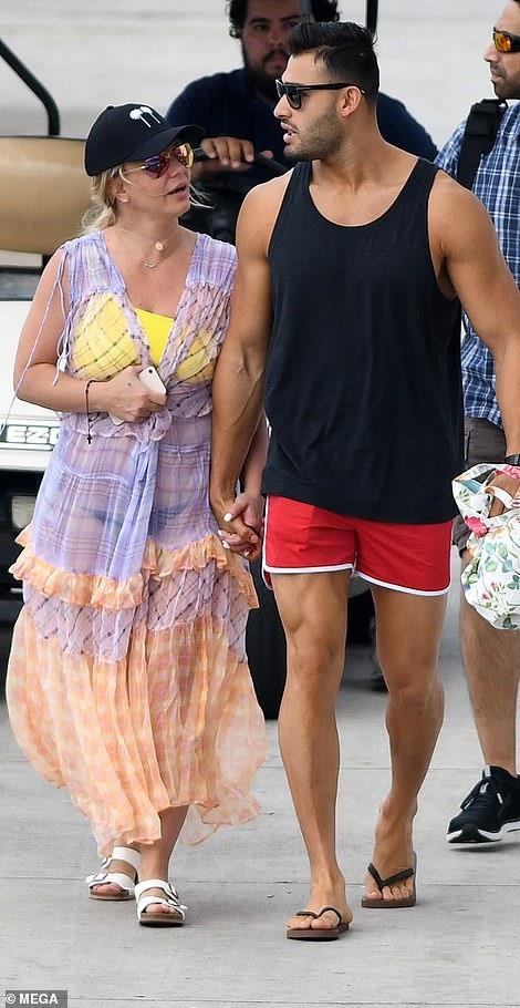 Britney Spears dien bikini tam bien anh 8