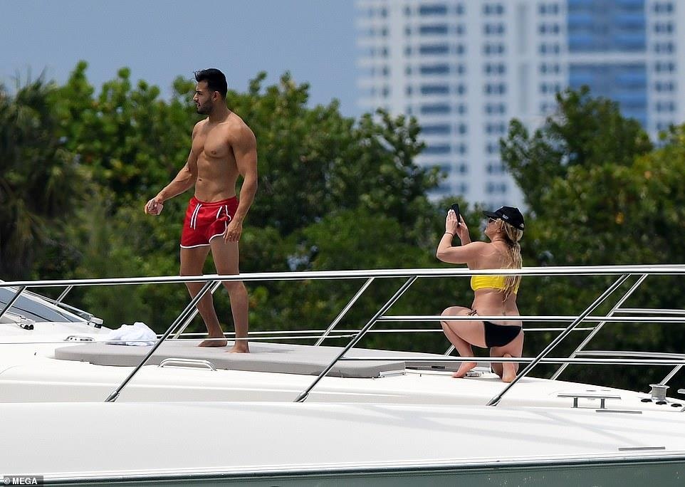 Britney Spears dien bikini tam bien anh 4
