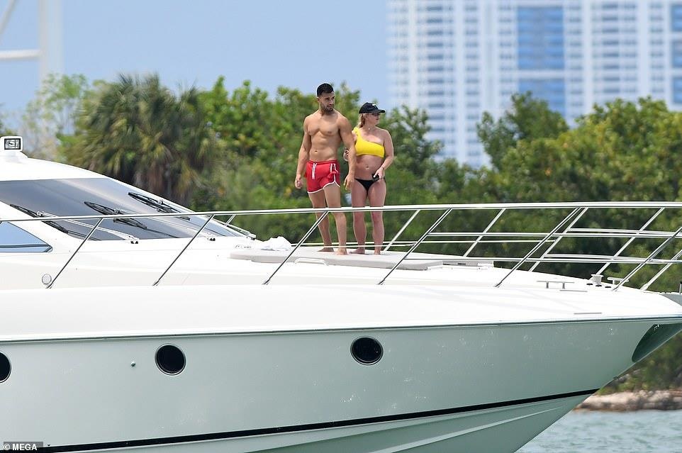 Britney Spears dien bikini tam bien anh 5