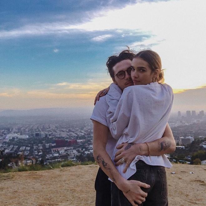 Brooklyn Beckham hon dam duoi ban gai anh 5